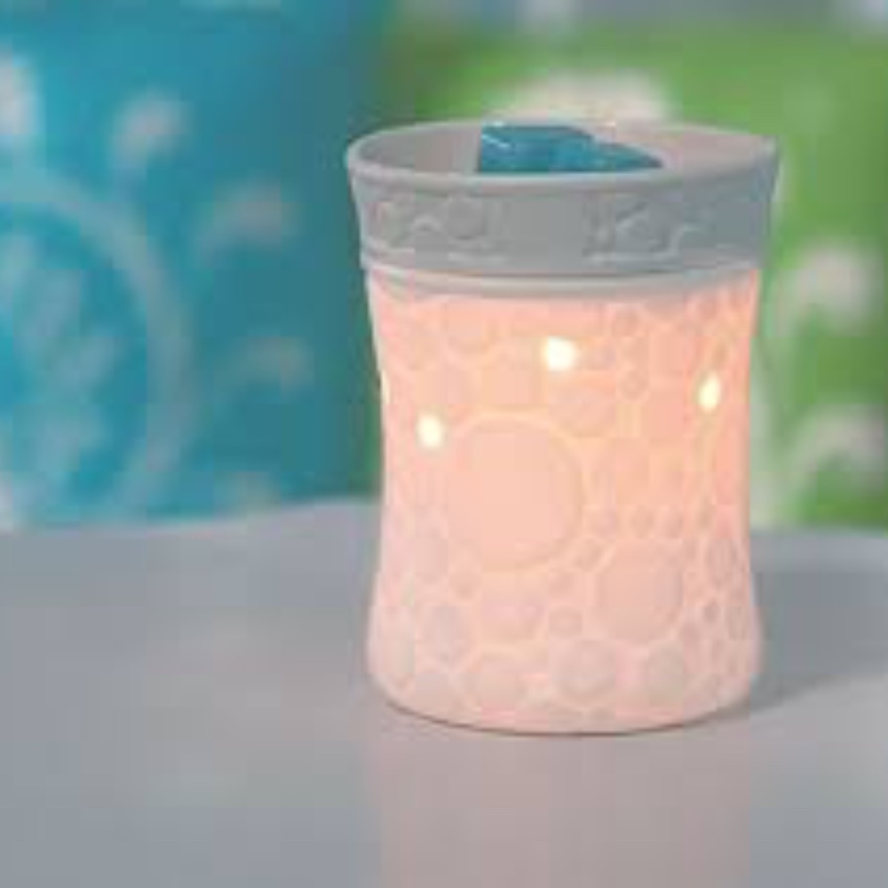 Gently Used - Fizz Scentsy Full Size Warmer White